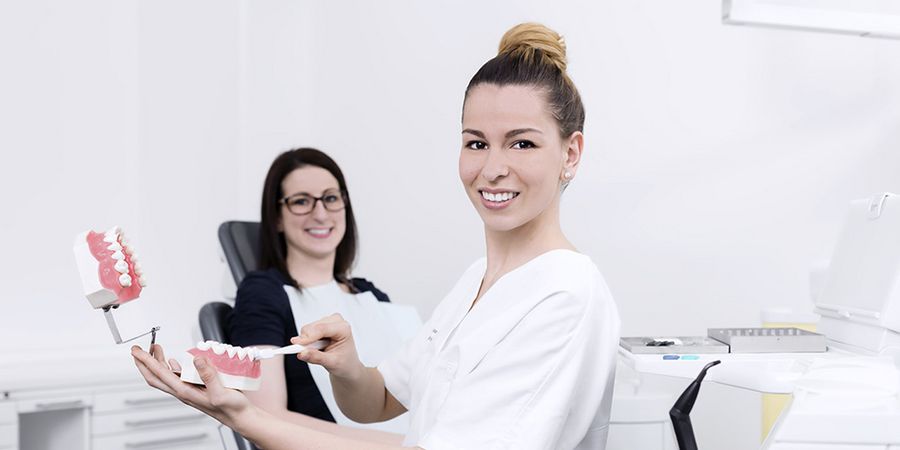 Oral care treatment and guidance by dental professionals | Swiss Smile 